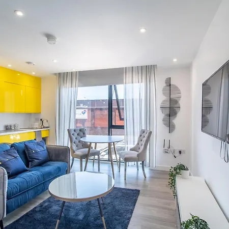 Deluxe By Centre * Sheffield