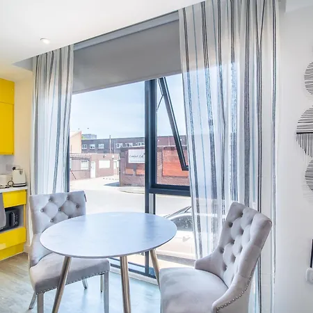 Deluxe By Centre Apartment *